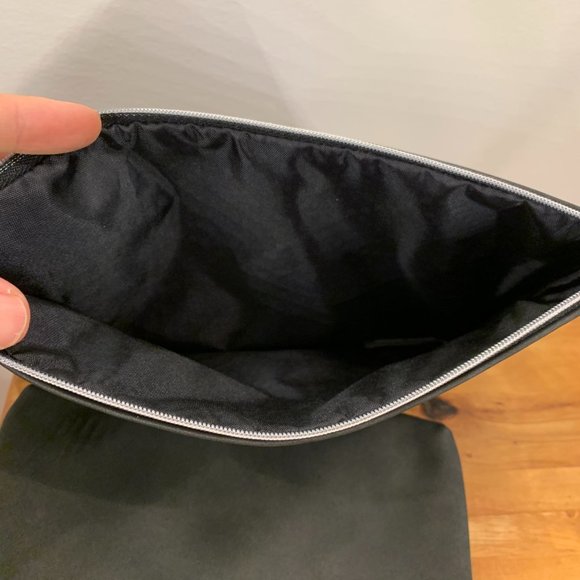 Shu Uemura Makeup Pouch - Picture 4 of 6